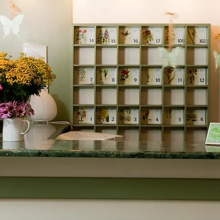 ホテル Flora ウッチ